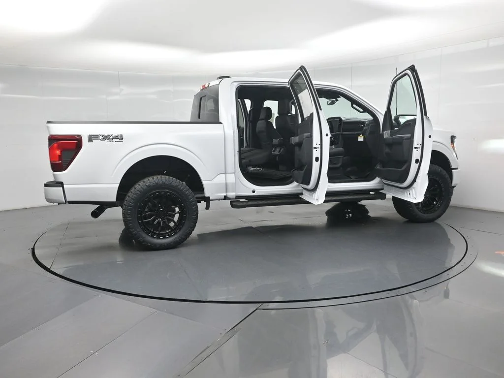 New 2026 Oxford White Ford XLT image 4
