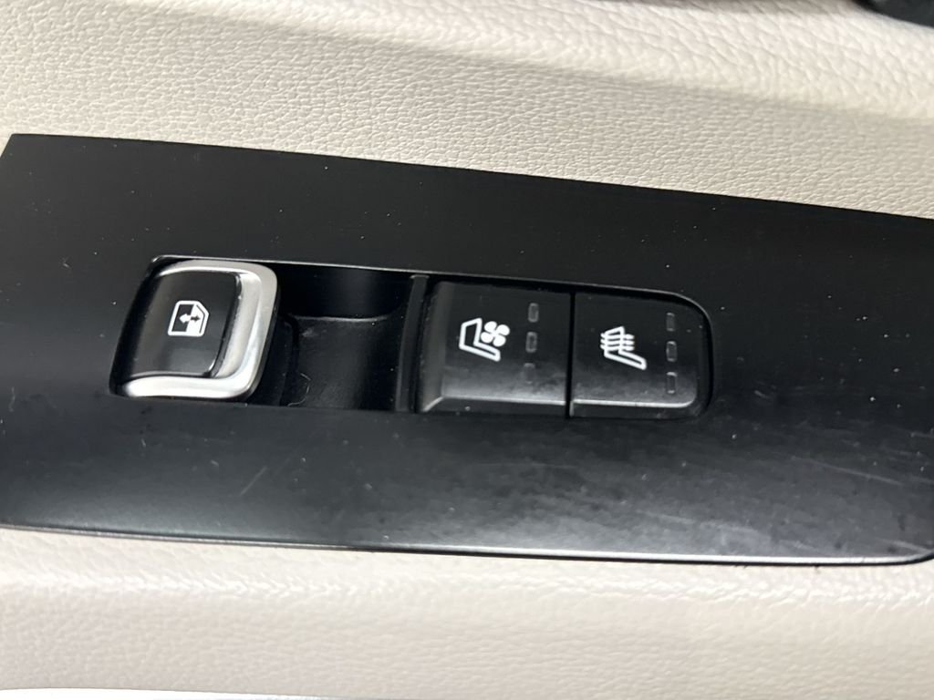 Used 2022 Grey Kia SX image 33