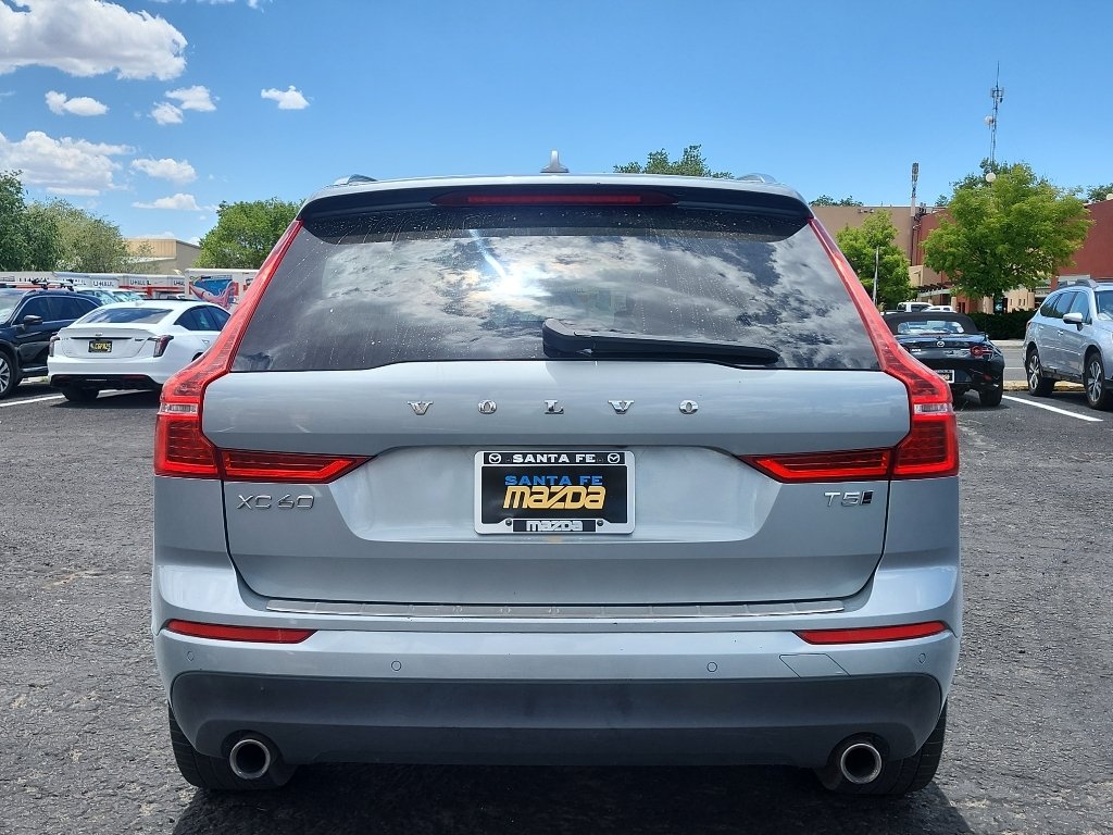 Used 2018 Electric Silver Metallic Volvo Momentum image 7