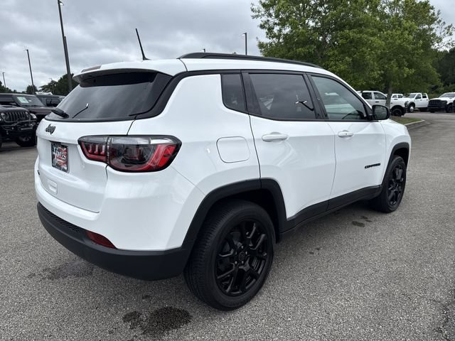 New 2026 White/off-white Jeep Latitude image 7