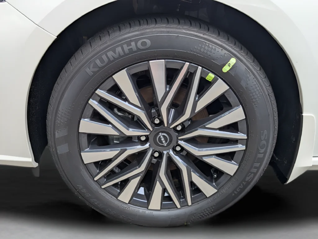 New 2026 White Nissan 2.5 SV image 28