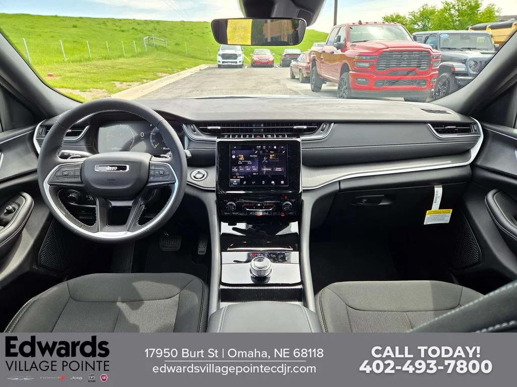 New 2026 Bright White Clear-Coat Exterior Paint Jeep Laredo image 15