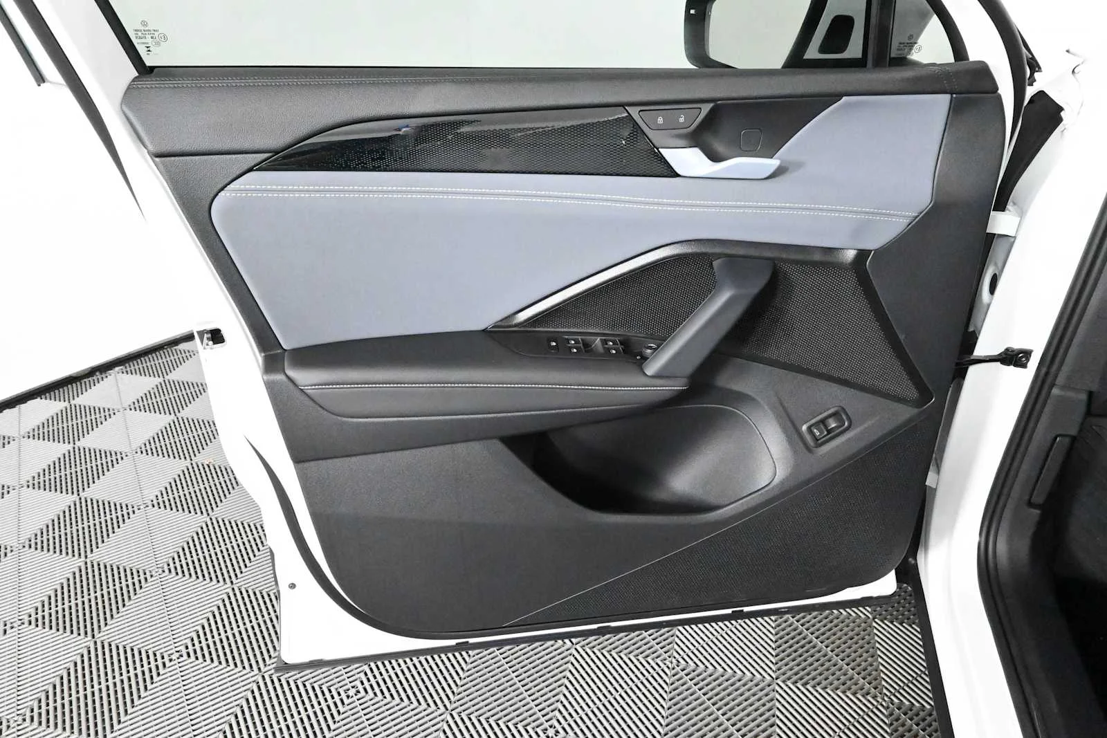 New 2026 Pure White Volkswagen SE image 19