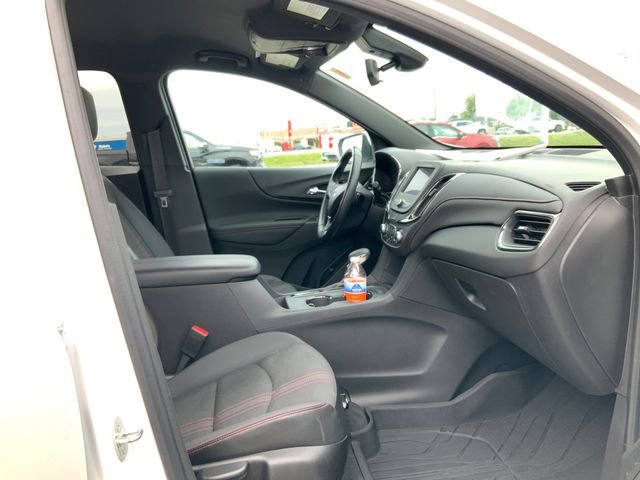 Used 2022 Iridescent Pearl Tricoat Chevrolet RS image 16