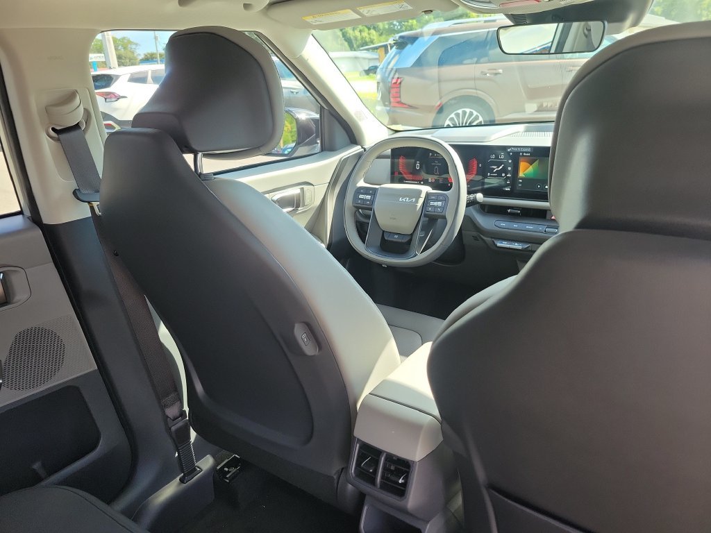 New 2027 Ivory Silver Kia EX image 13