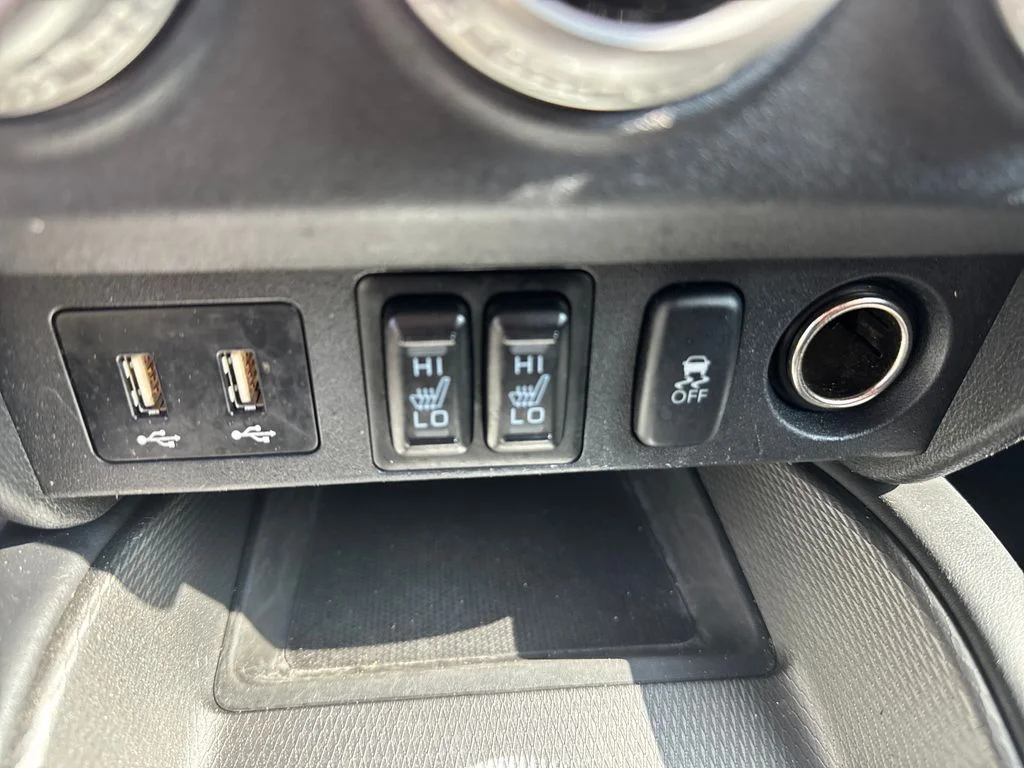 Used 2024 White Diamond Mitsubishi 2.0 SE image 23