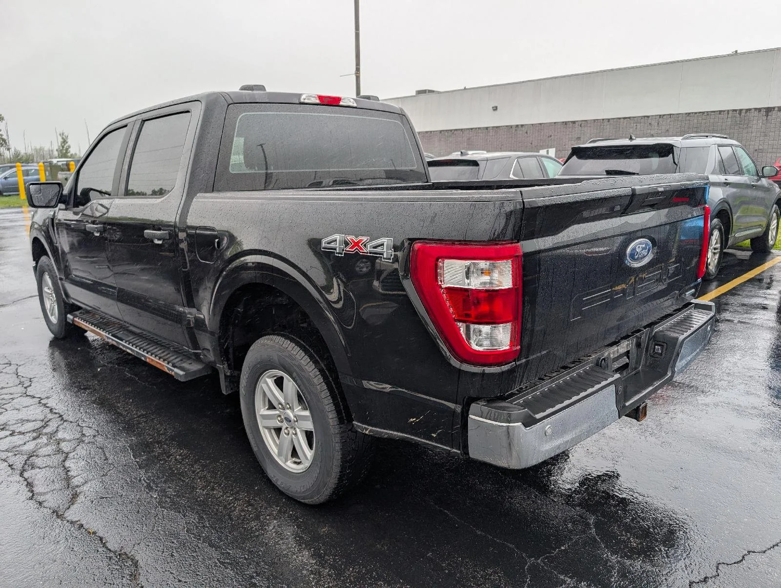 Used 2023  Ford XL image 8