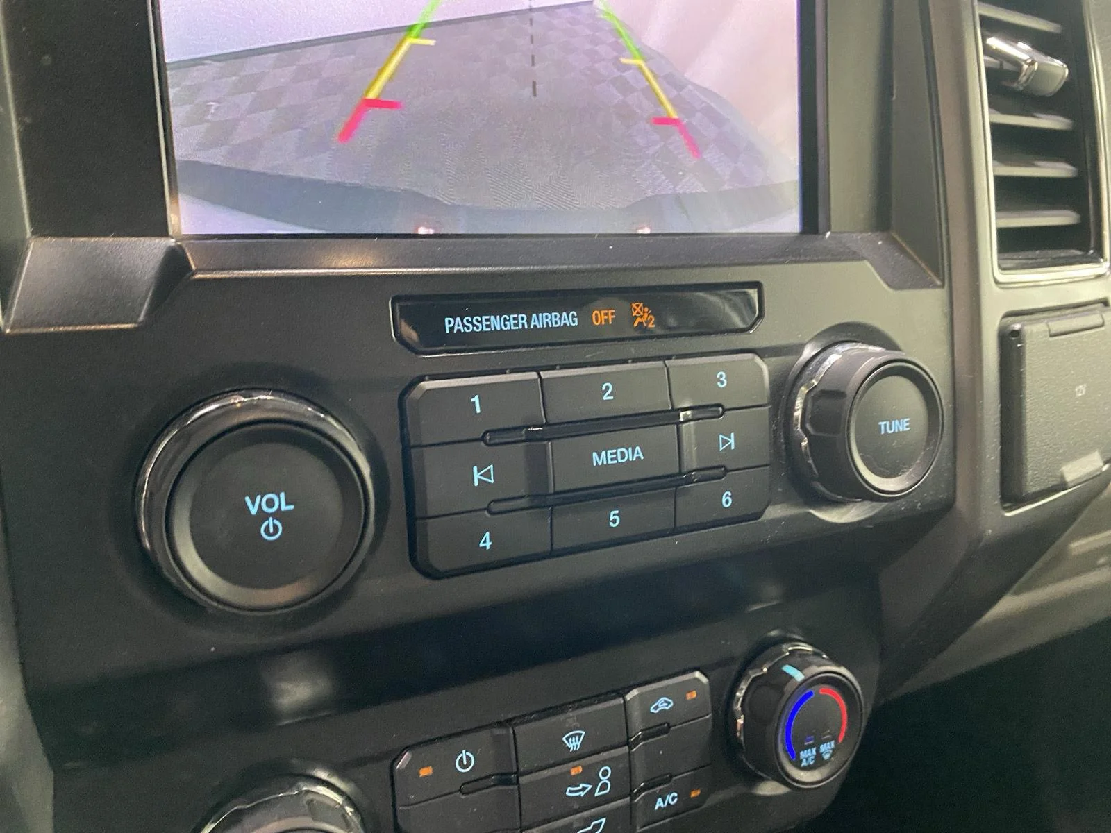 Used 2019 Oxford White Ford XLT image 23
