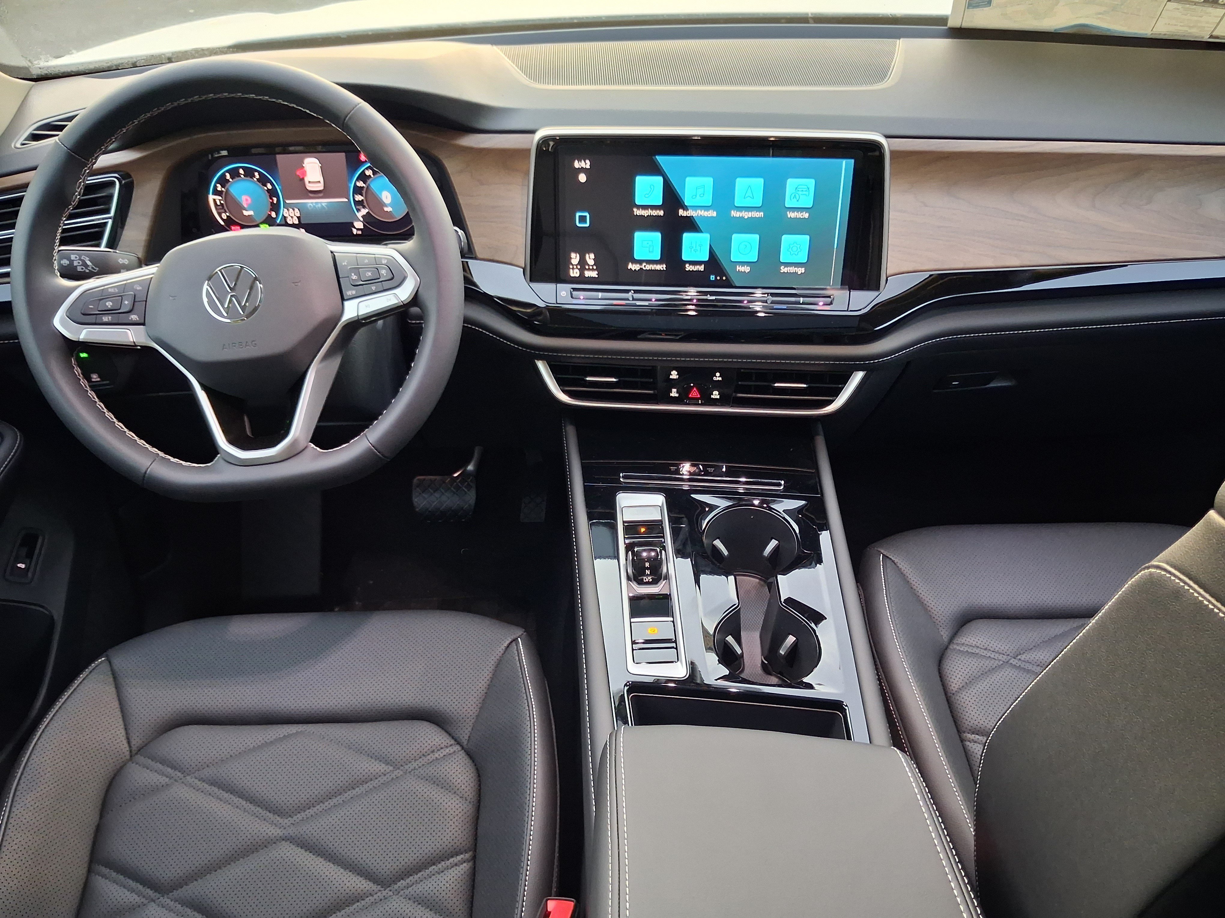 New 2026 Green Volkswagen 2.0T SE w/Technology image 6