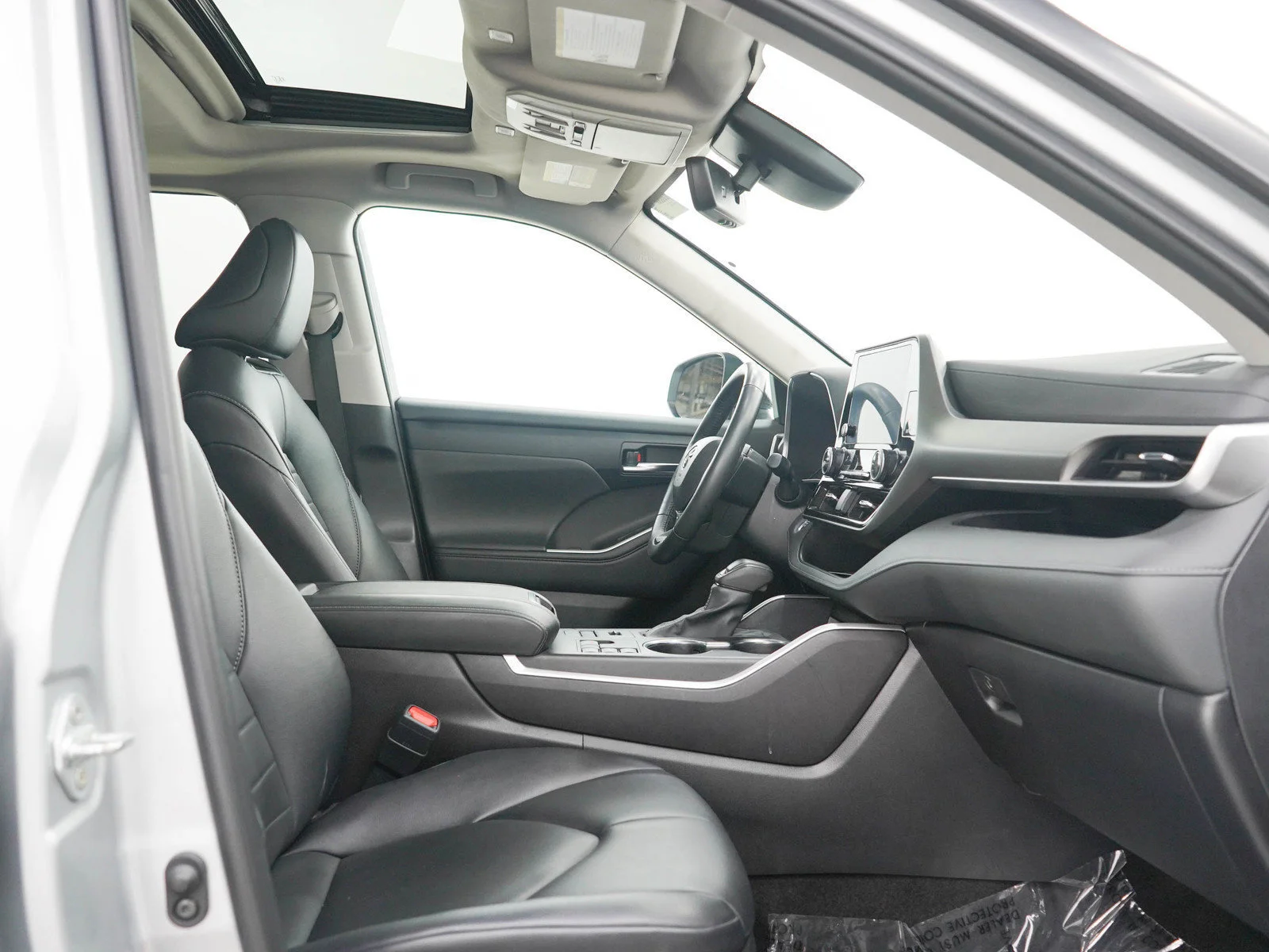 Used 2024 Silver Toyota XLE AWD (Natl) image 13