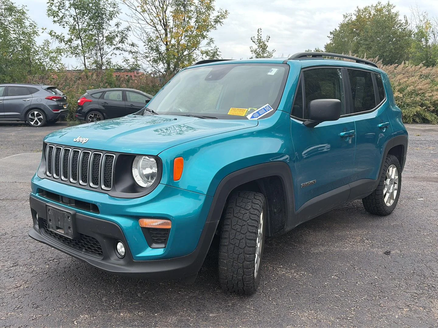 Used 2022 Metallic Jeep Latitude image 2