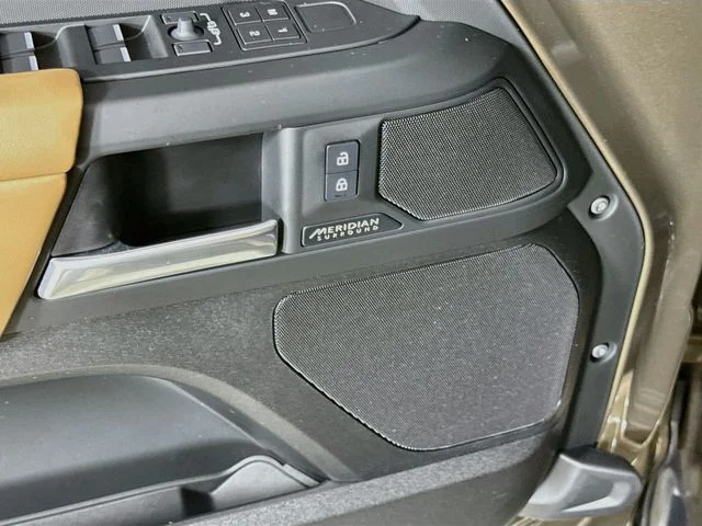 Certified Used 2025 Gray Land Rover X-Dynamic SE image 21