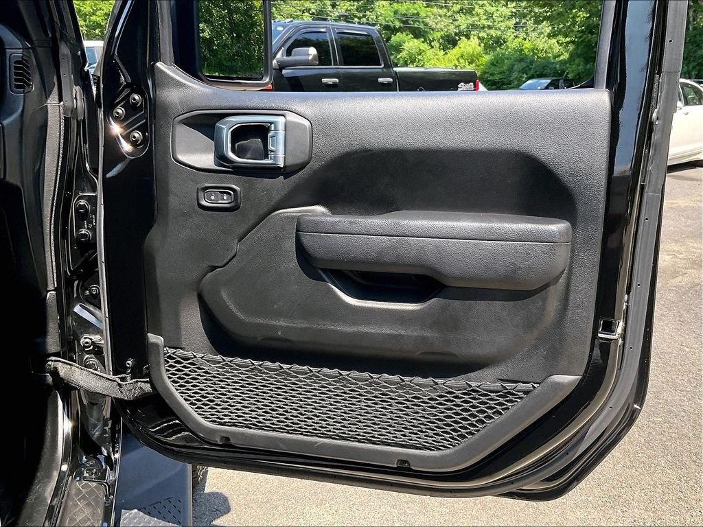 Used 2022 Black Jeep Sport image 24