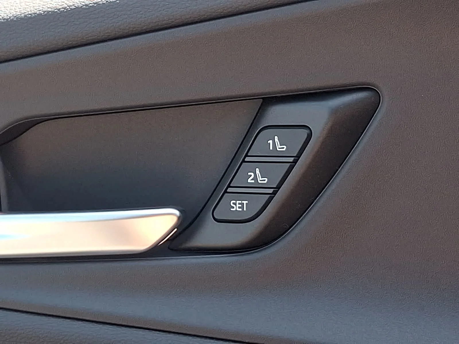 2026 Toyota Prius Plug-in Hybrid XSE Premium - Photo 15