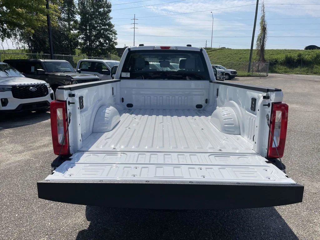 New 2026 Oxford White Ford XL image 10