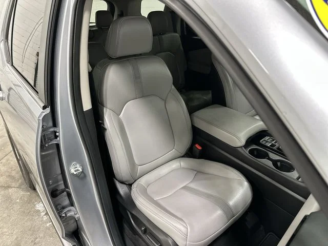 Certified Used 2025 Lunar Silver Metallic Honda EX-L image 28