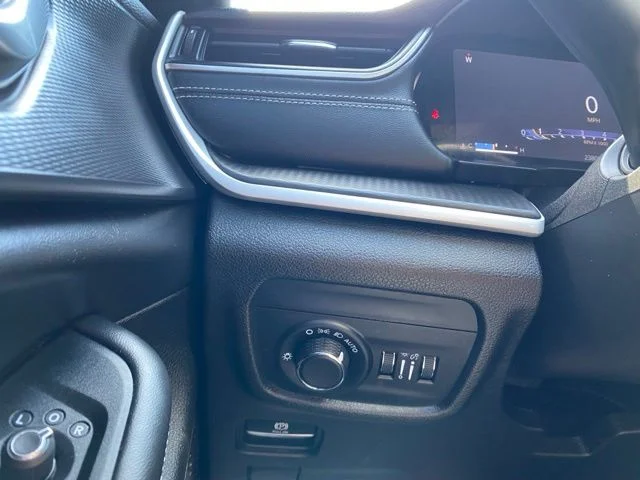 Used 2025 White Jeep Altitude X image 21