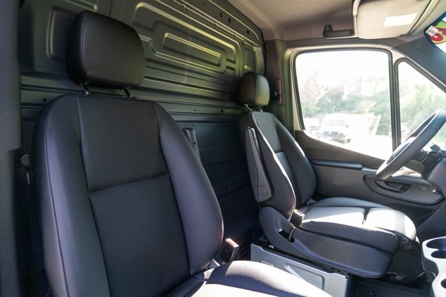 Used 2026 Silver Mercedes-Benz Cargo 144 WB image 5