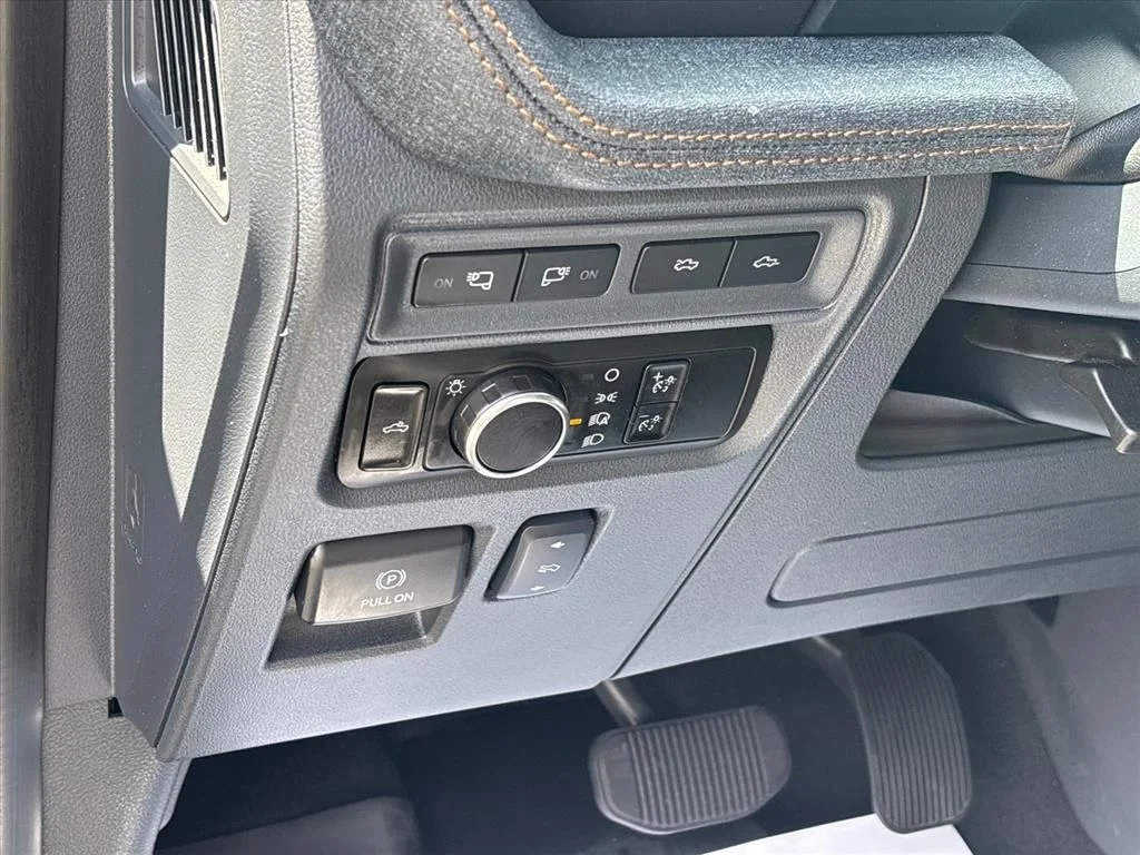 Used 2023 Black Ford Lariat image 28