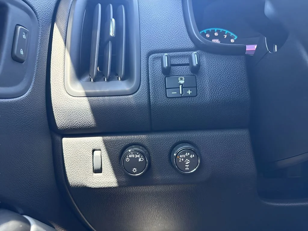 Used 2022 Black Chevrolet ZR2 image 22