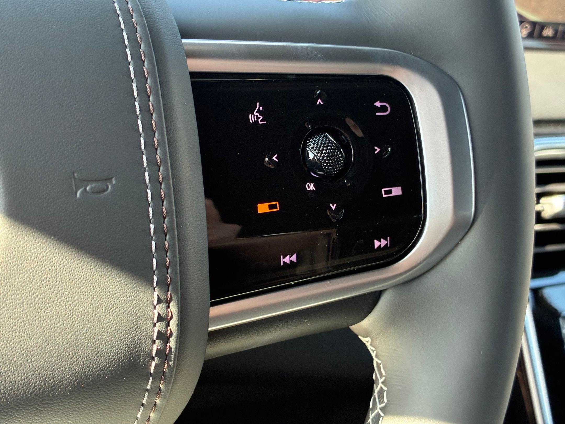New 2026 Everest White Pearl Tricoat/Super Black Nissan Platinum Reserve image 16
