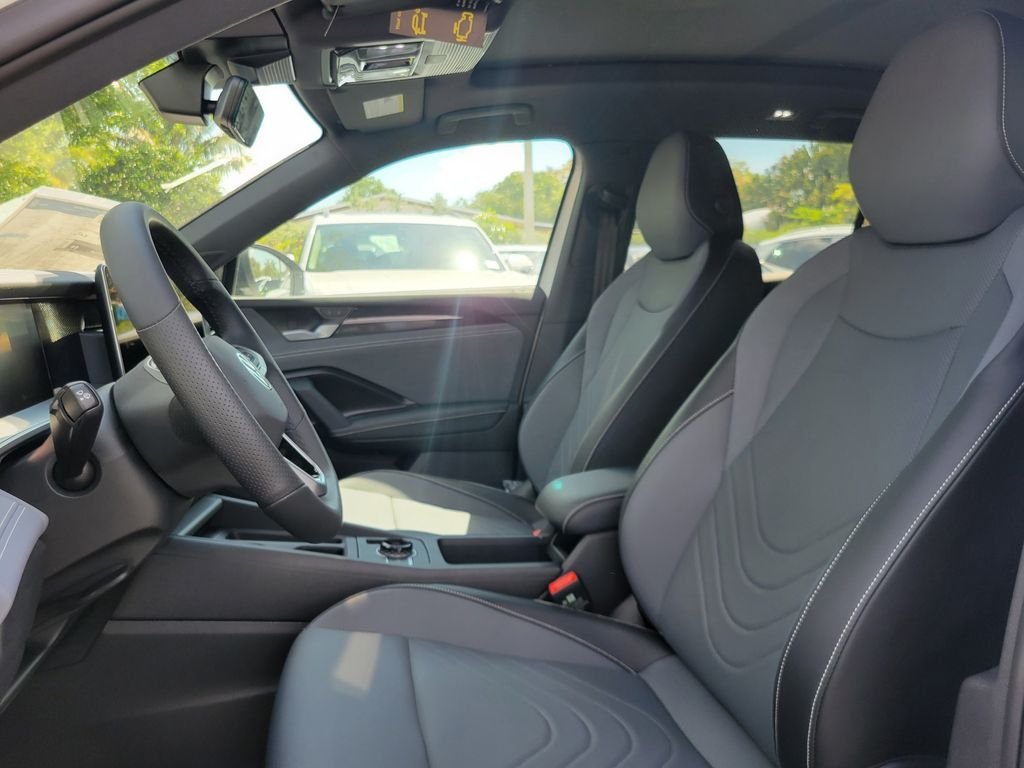 New 2026 White/off-white Volkswagen 2.0T SE R-Line Black image 11