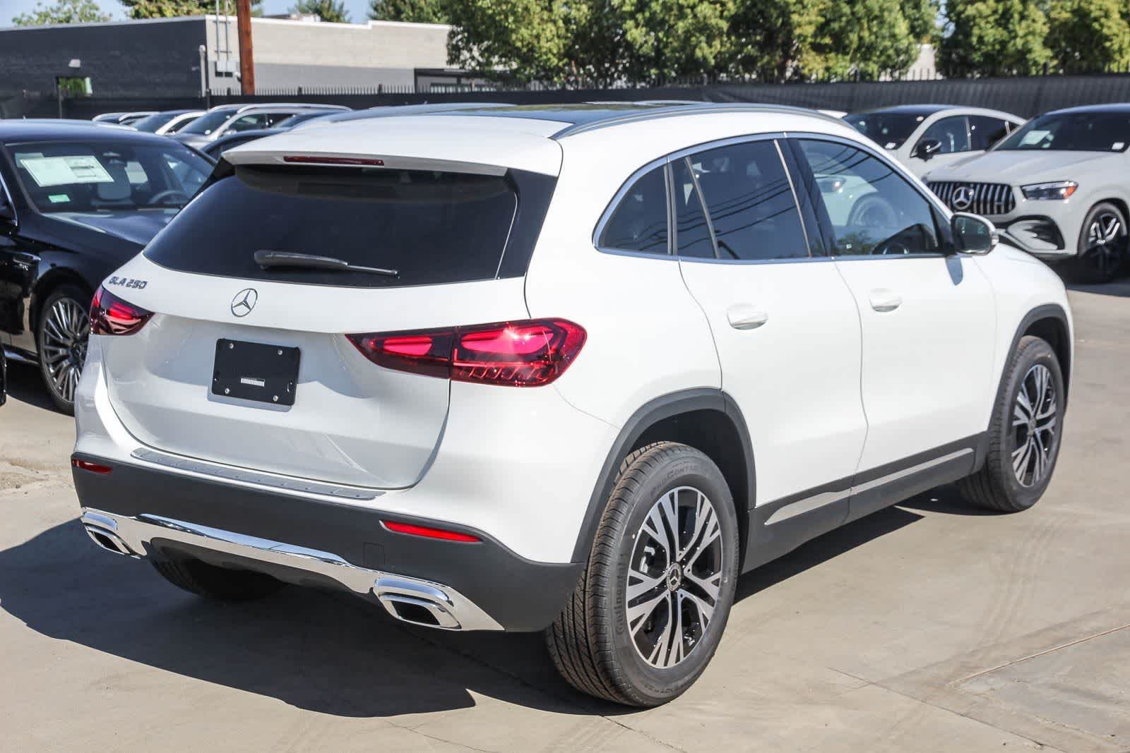 New 2026 Polar White Mercedes-Benz GLA 250 image 4