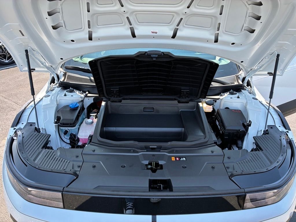 New 2026 White Hyundai SE image 13