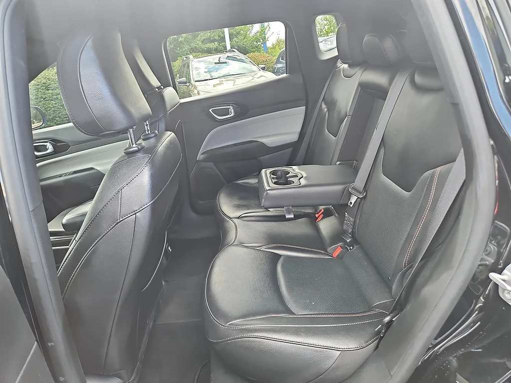 Used 2023 Diamond Black Crystal Pearl Coat Jeep Limited image 13
