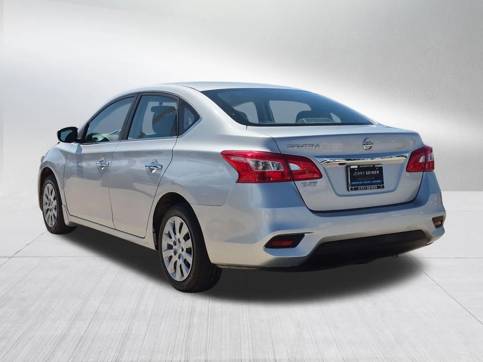 Used 2018 Brilliant Silver Nissan S image 4