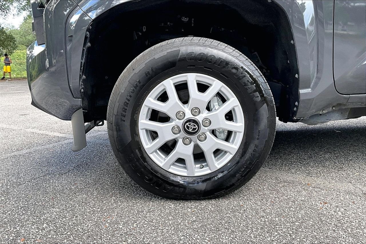 Used 2025  Toyota SR5 image 33