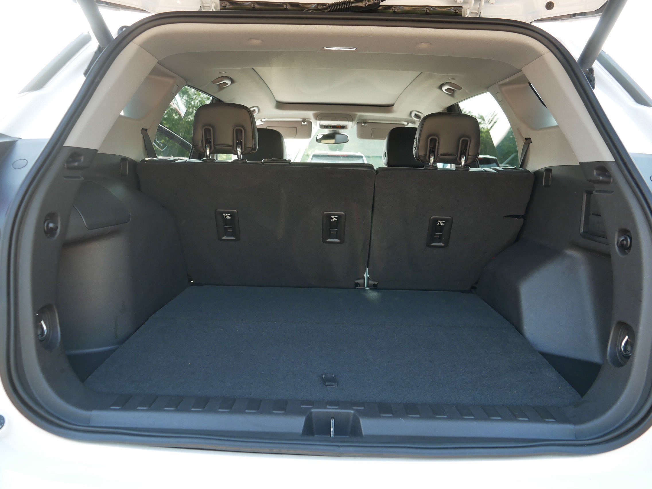 Used 2018 Summit White GMC SLT image 18