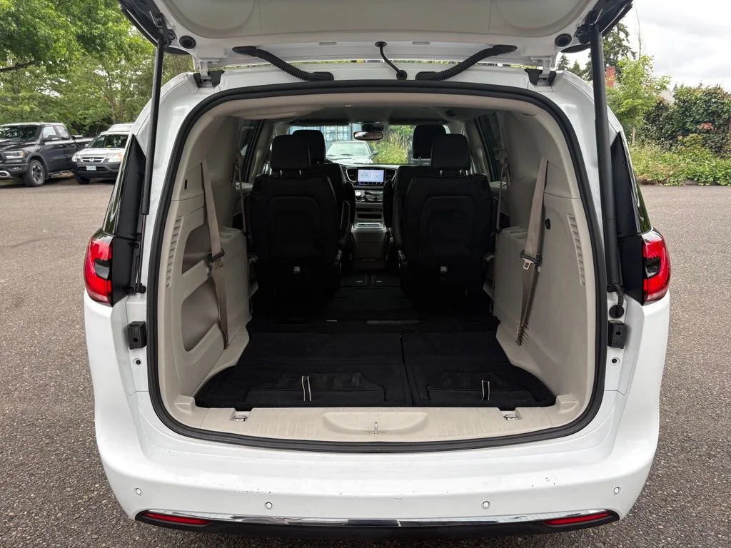 Used 2024 White Chrysler Touring L image 28