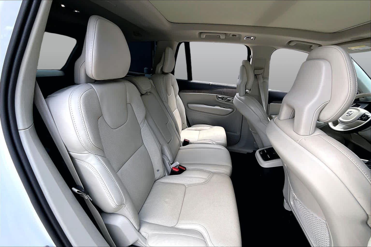 Used 2021 Crystal White Metallic Volvo Inscription image 21