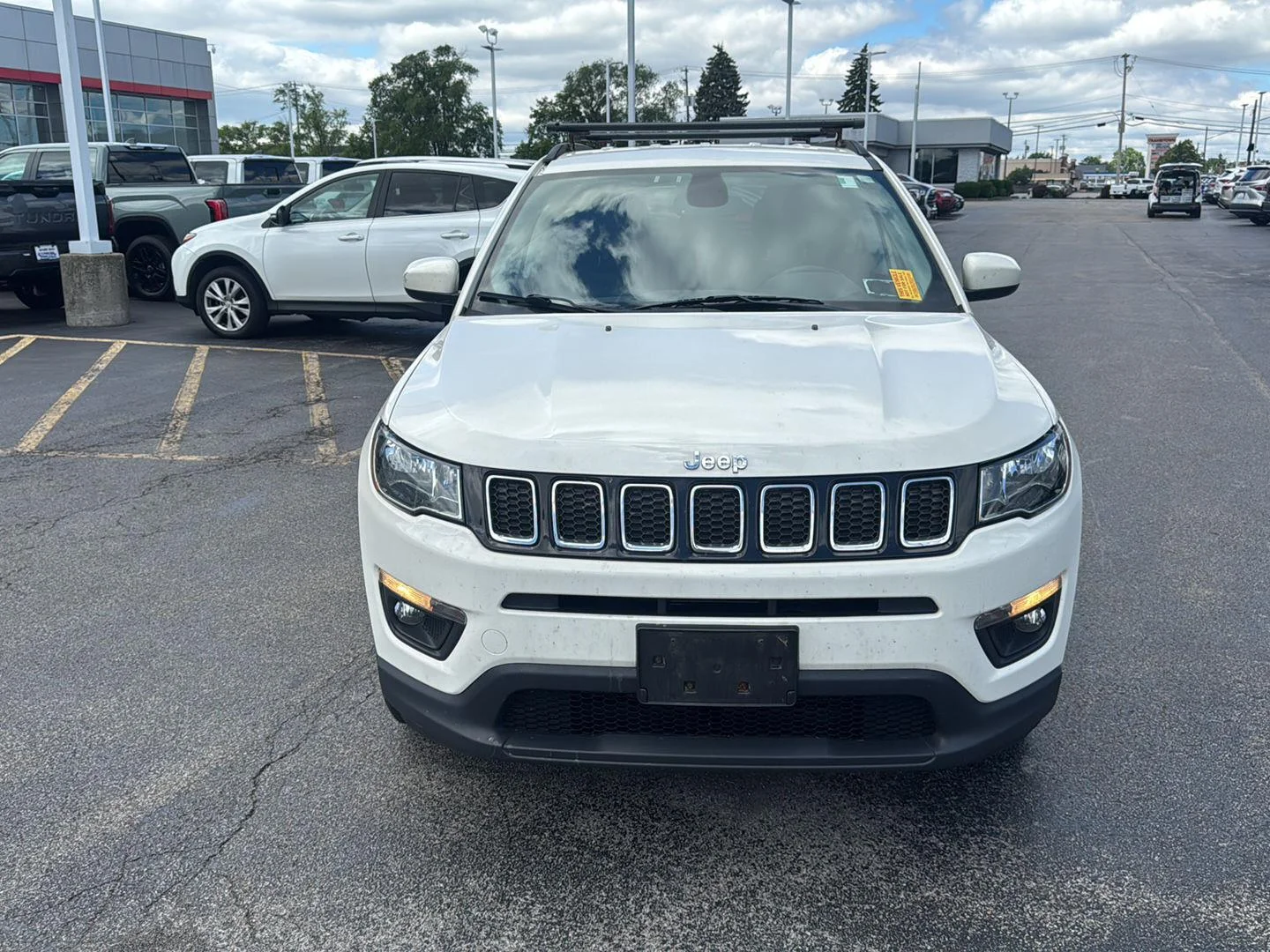Used 2018 White Clearcoat Jeep Latitude image 2