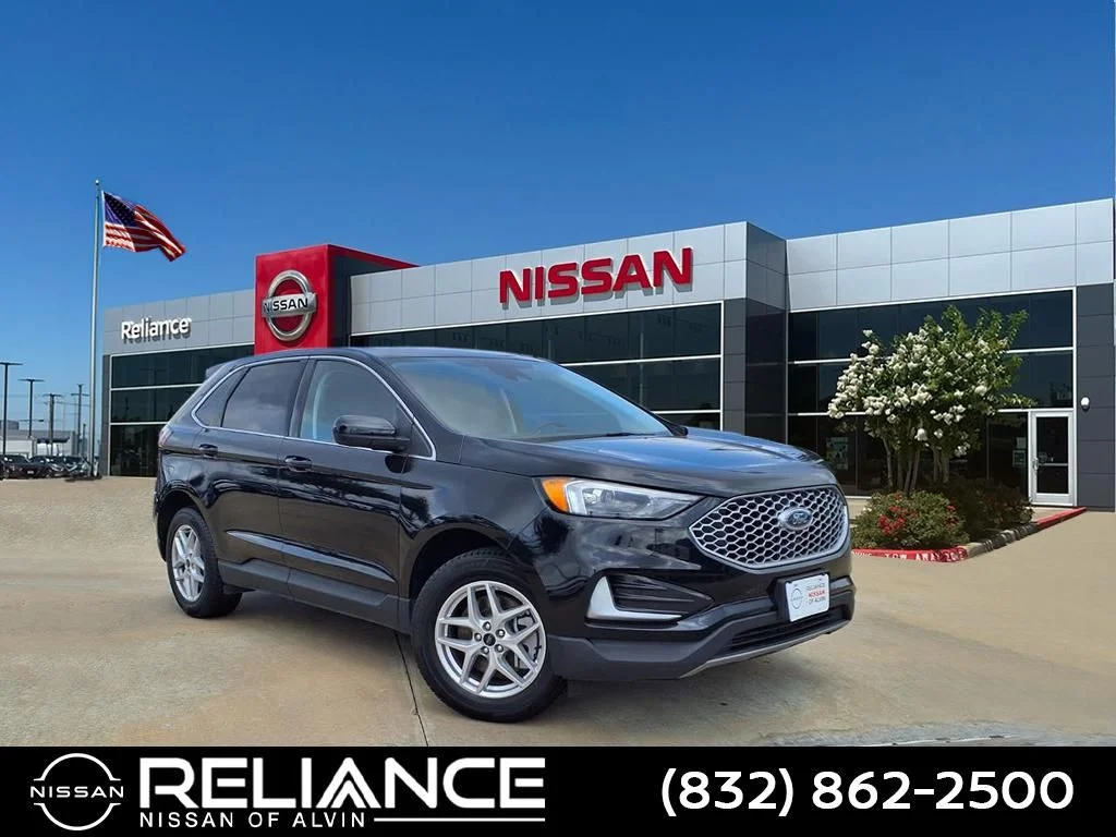 Used 2023 Black Ford SEL image 1