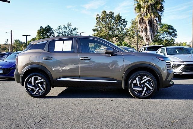 Used 2025 Brown Nissan SV image 6