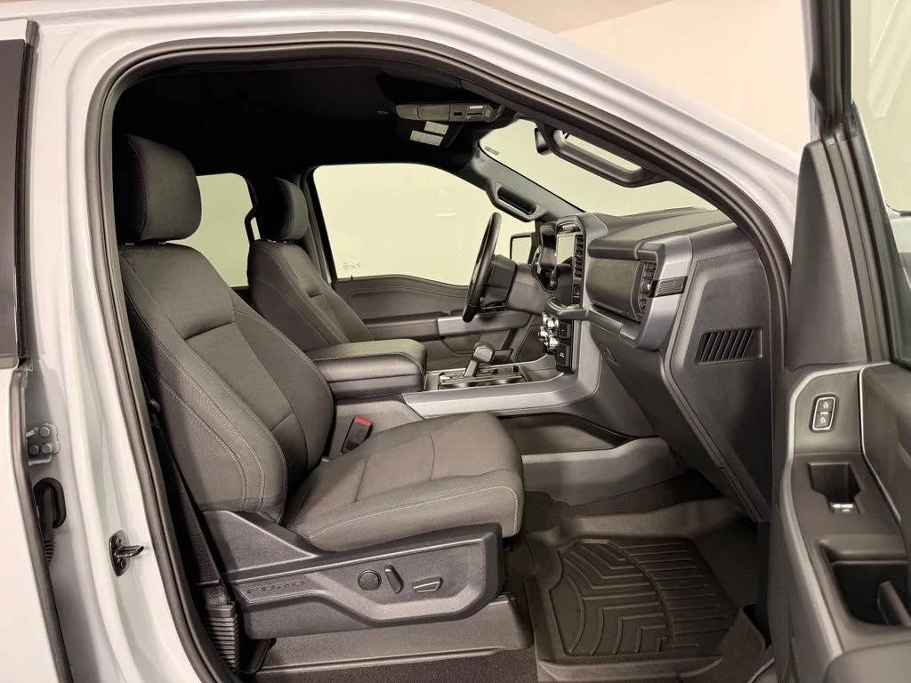 Used 2025 White Ford XLT image 19