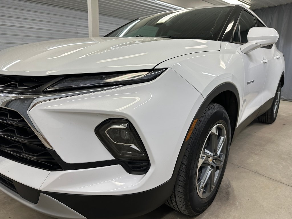 Used 2025 Summit White Chevrolet LT image 33