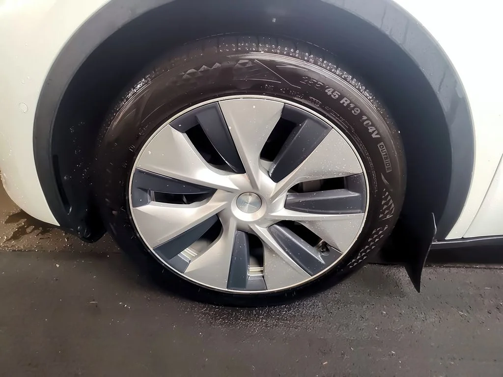 2022 Tesla Model Y Long Range - Photo 16