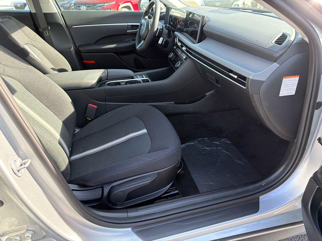 New 2026 Silver Hyundai Blue image 13