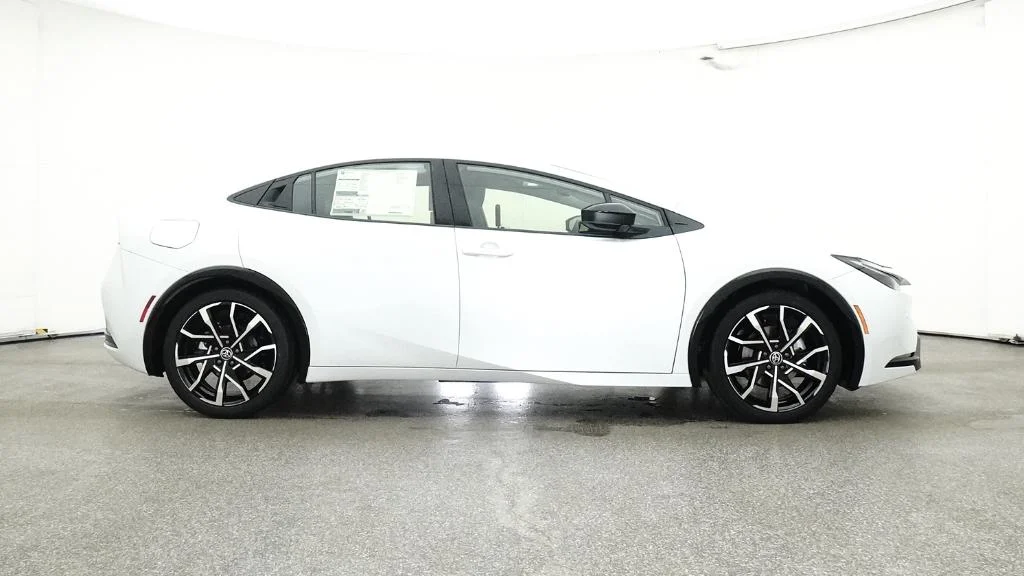 2025 Toyota Prius XSE - Photo 21