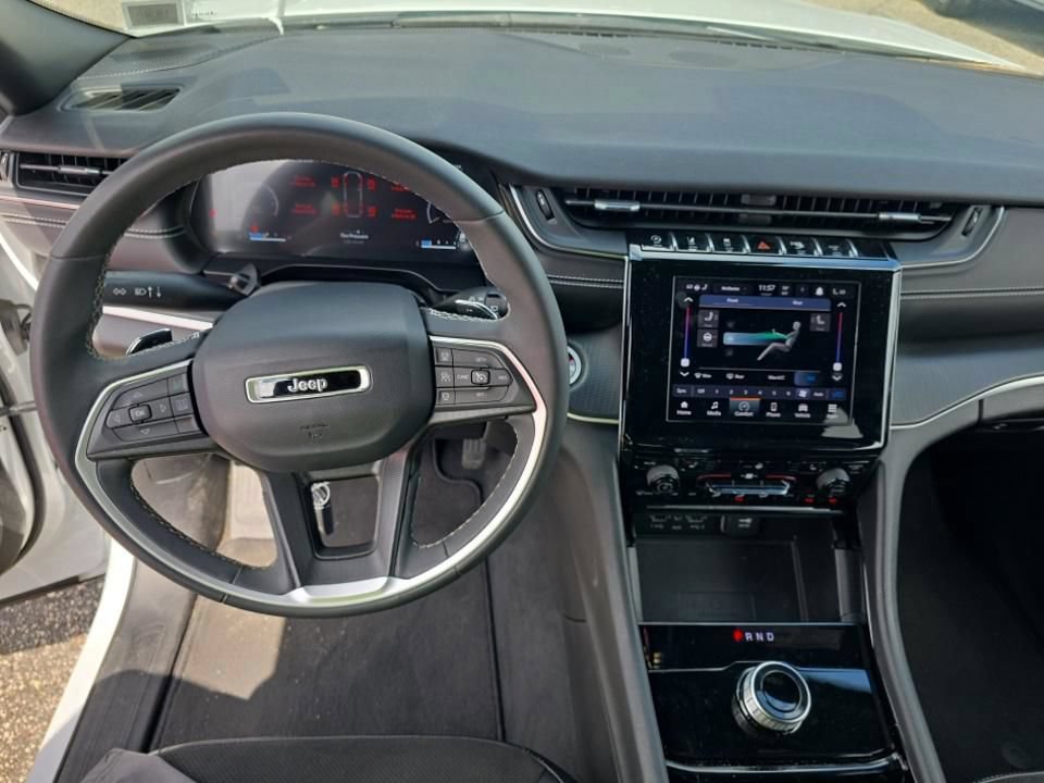Used 2023 White Jeep Altitude image 6