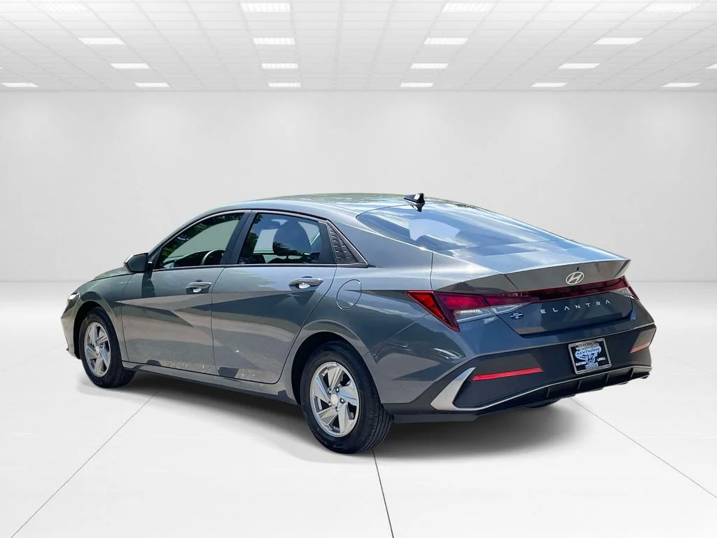 New 2026 Gray Hyundai SE image 4