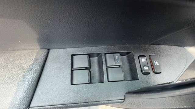 Used 2018 White Toyota SE image 18