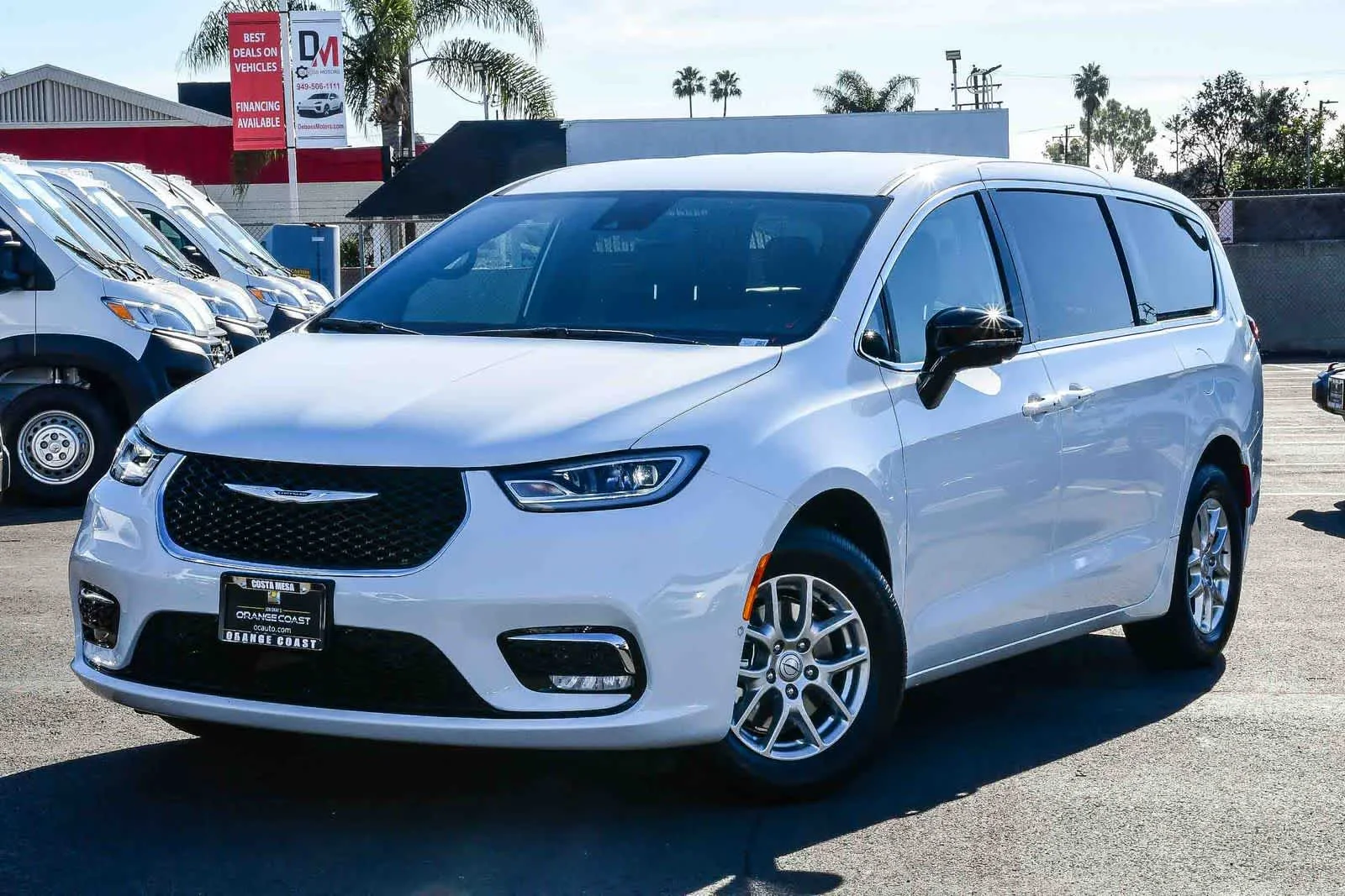 2026 Chrysler Pacifica Select's photo