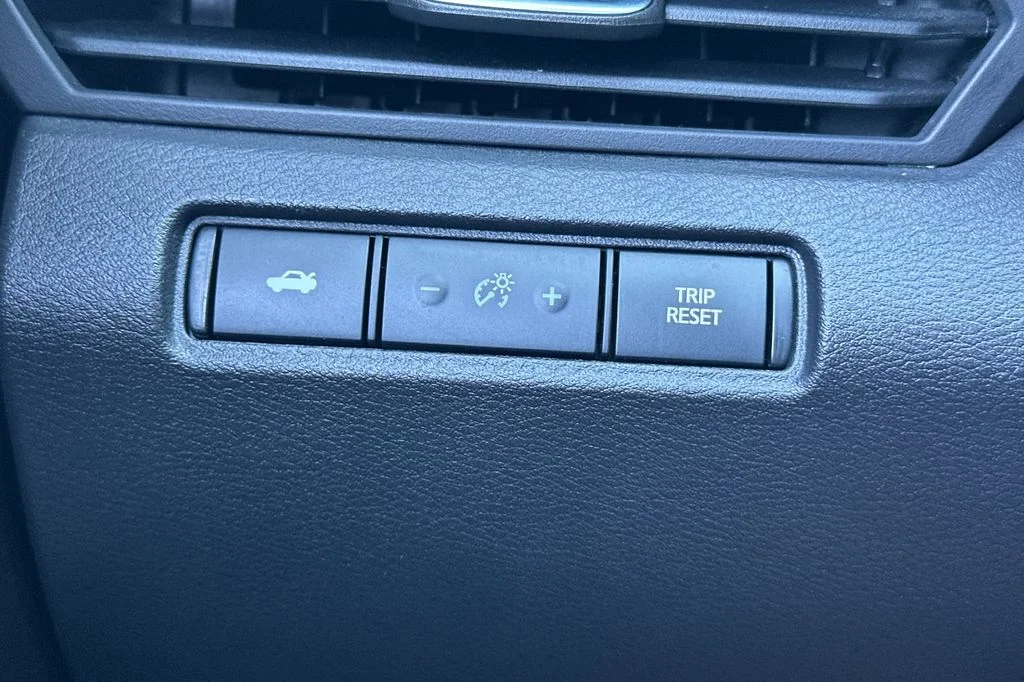 2025 Nissan Altima SR - Photo 30