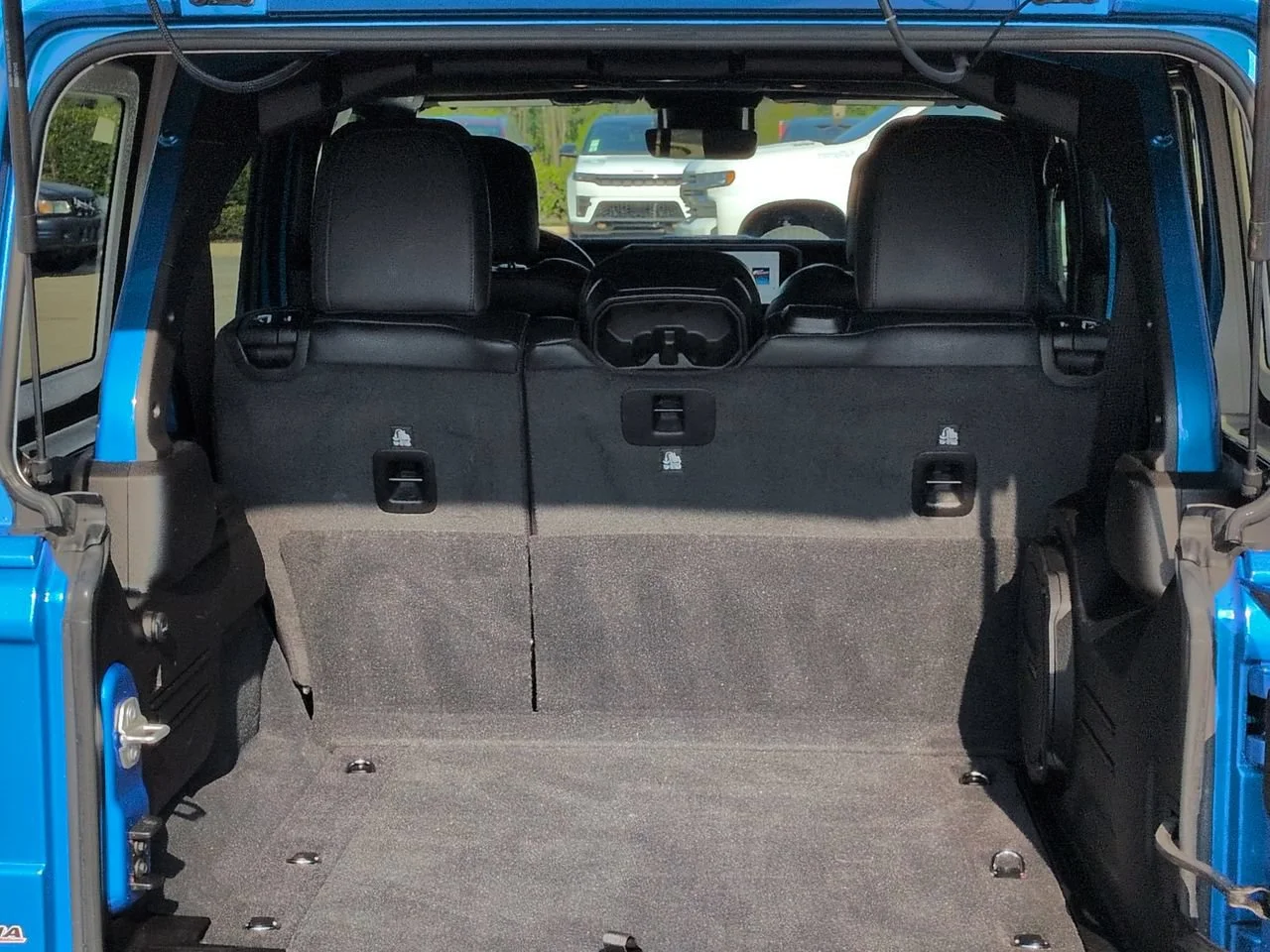 Used 2024 Blue Pearl Jeep Sahara image 12