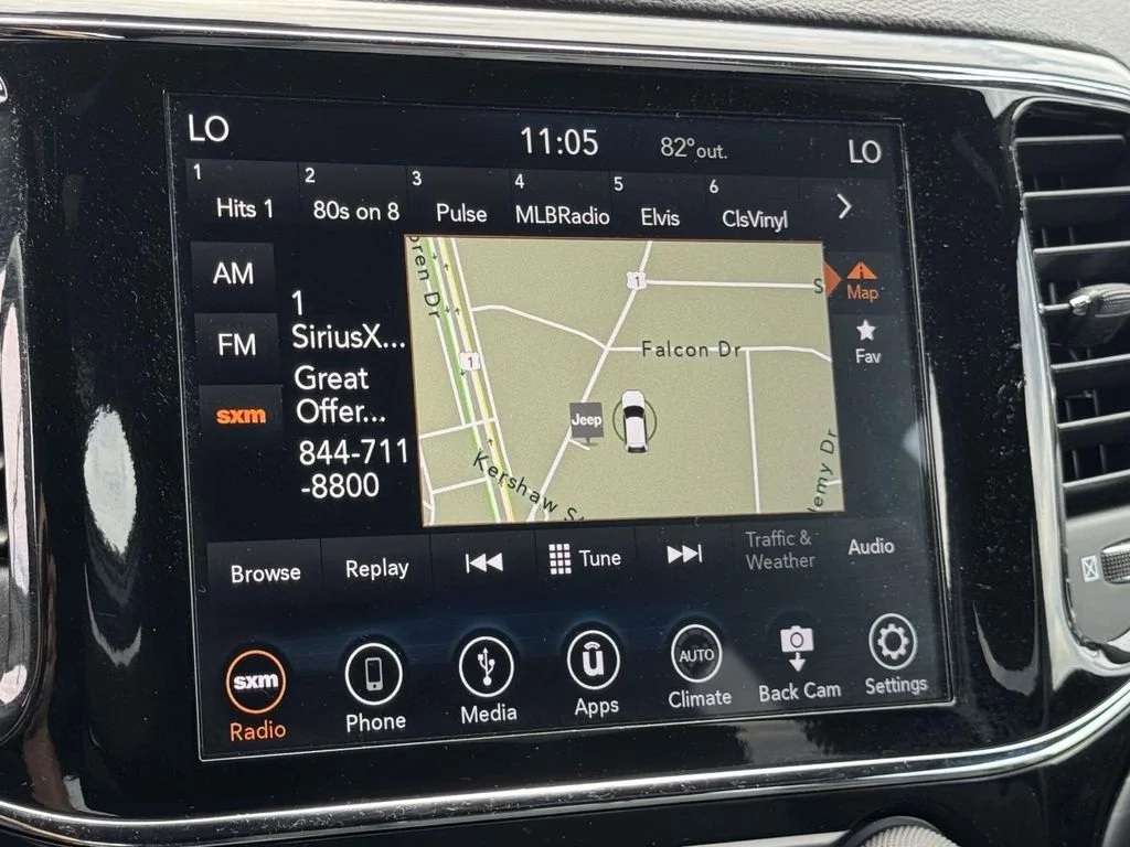 Used 2019 White Jeep Laredo image 3