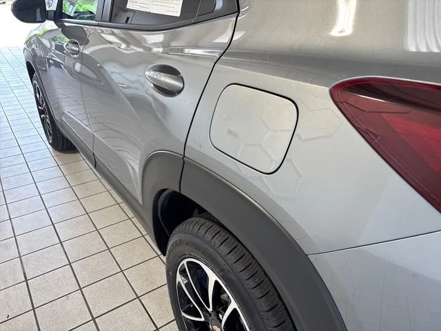 Used 2025 Sterling Gray Metallic Chevrolet LT image 16